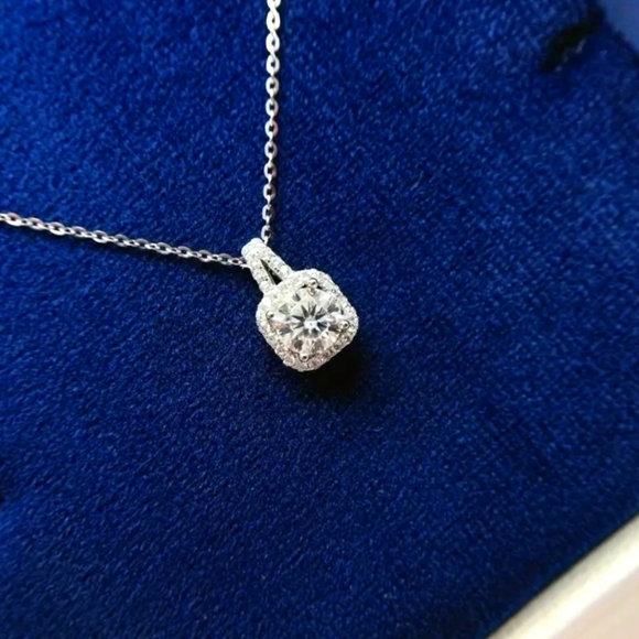 2 Carat Moissanite Pendant on 925 Sterling Silver Necklace + GRA Cert+ Gift Box - Picture 2 of 3